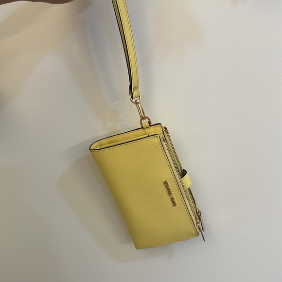 Michael Kors, handbag and wristlet - Picture 4 of 15